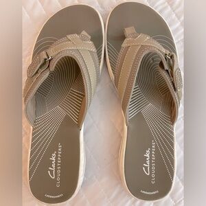 Clarks Cloudsteppers Sandals in Taupe